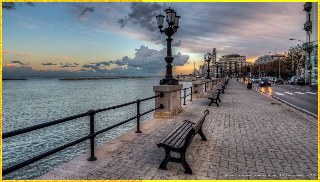 Lungomare di Bari al tramonto