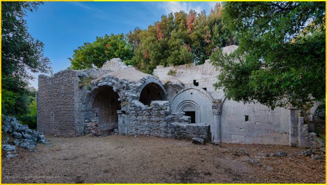 Resti dell'Abbazia Benedettina della Santissima Trinità di Monte Sacro a Mattinata, Foggia