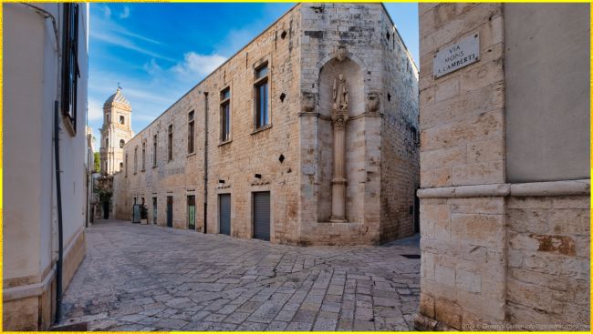 Uno scorcio del centro storico di Conversano con le sue tipiche strade