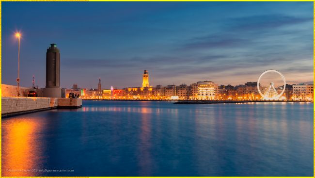 Il Panorama Serale del Lungomare di Bari con la ruota panoramica illuminata durante l'ora blu