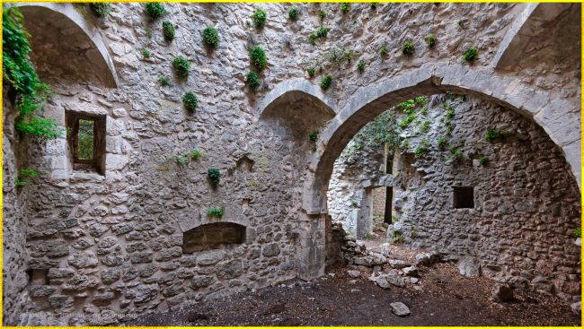 Architettura Medievale Interna dell'Abbazia Benedettina SS. Trinità di Monte Sacro, Mattinata