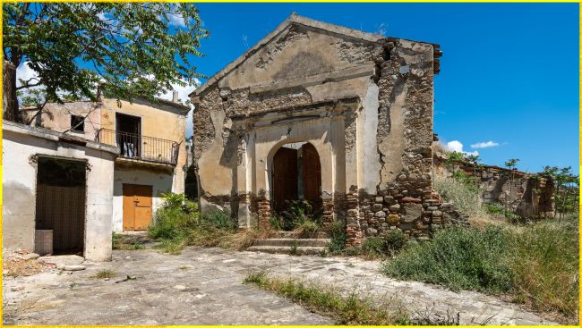 La chiesa di Santa Maria Assunta in Alianello Vecchio