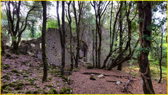 Le Imponenti Mura Rimanenti dell'Abbazia Benedettina SS. Trinità di Monte Sacro, Mattinata