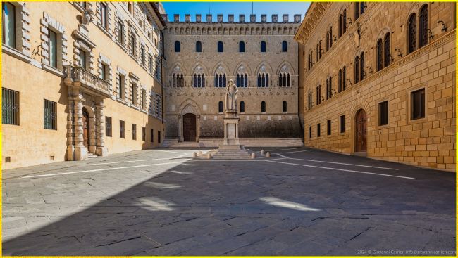 Piazza Salimbeni: centro storico ed economico di Siena