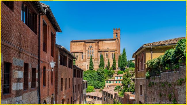 La Basilica Cateriniana di San Domenico vista da Via Fontebranda